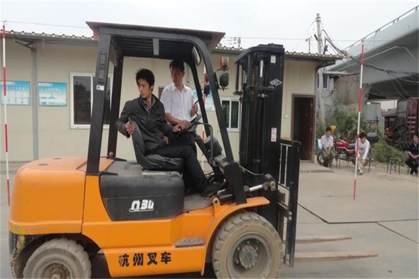 點擊查看詳細(xì)信息<br>標(biāo)題：學(xué)員培訓(xùn)中 閱讀次數(shù)：4001